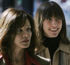 Barbara Amiel (l) and Alana Black (r), leave federal court building during recess in Conrad Black's trial in Chicago, March 19, 2007. CHARLES REX ARBOGAST/AP.